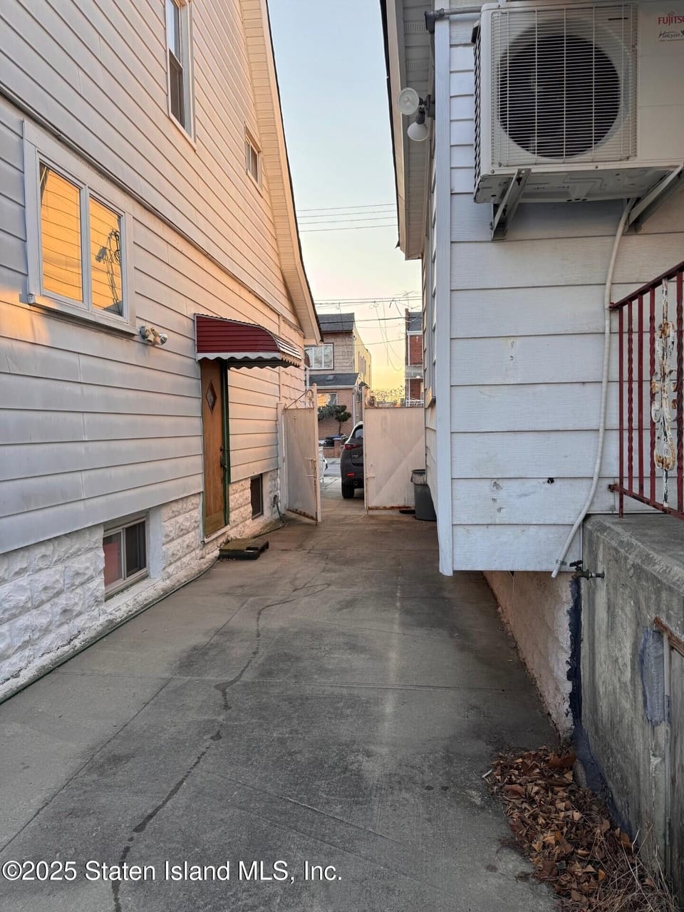 Spacious Backyard at 1961 W 13th St Brooklyn - Perfect for Outdoor Entertainment