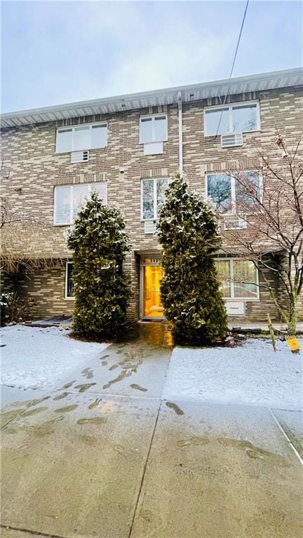 Well-maintained exterior of 2536 E 1st St condo building in Brooklyn, NY