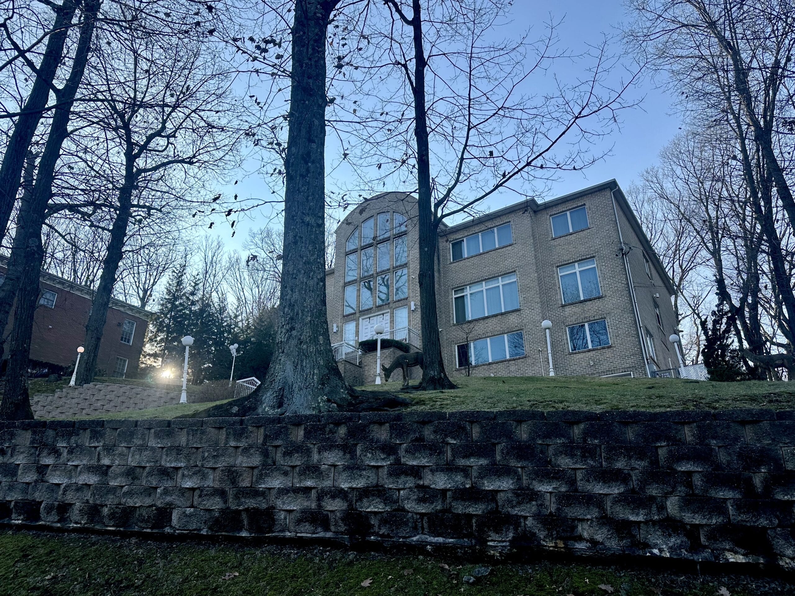 Lower Todt Hill - Robert DeFalco Realty