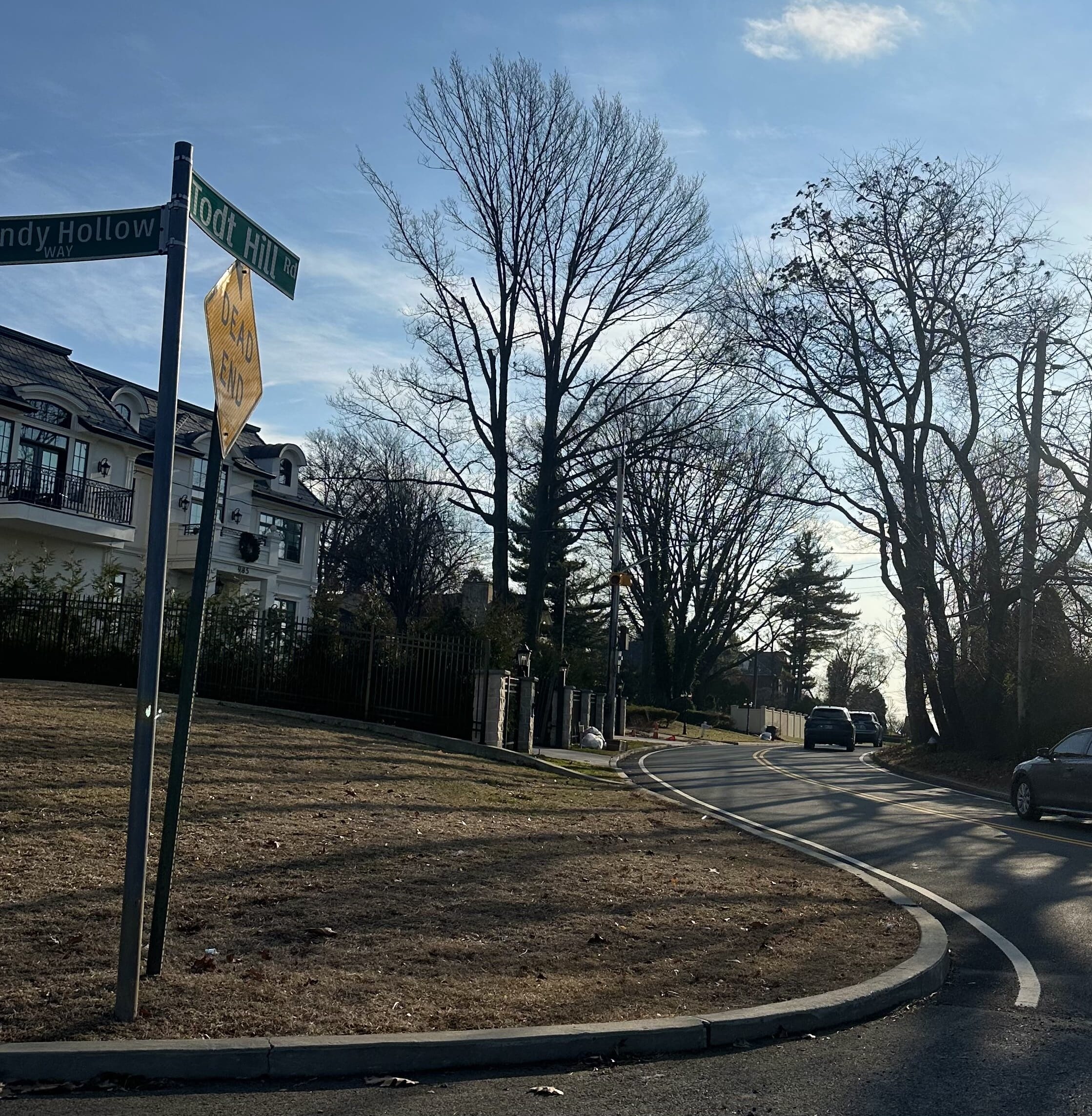 A street of Todt Hill Staten Island with the Todt Hill road sign showing.