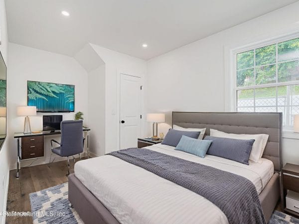 Bedroom of 24-26 York Avenue