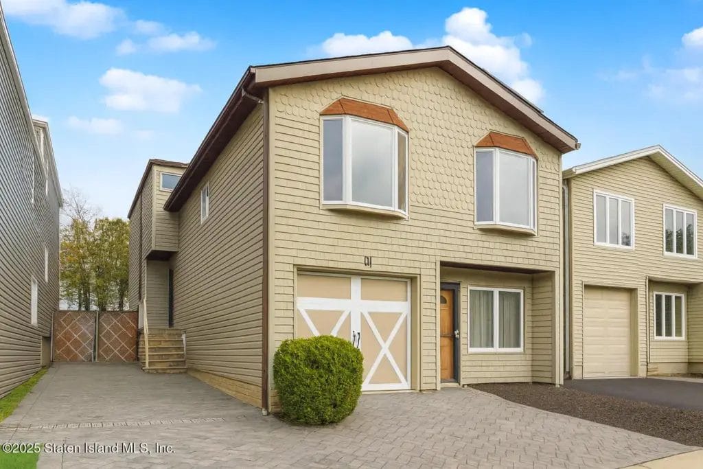 Living Room of 11 Victoria Rd