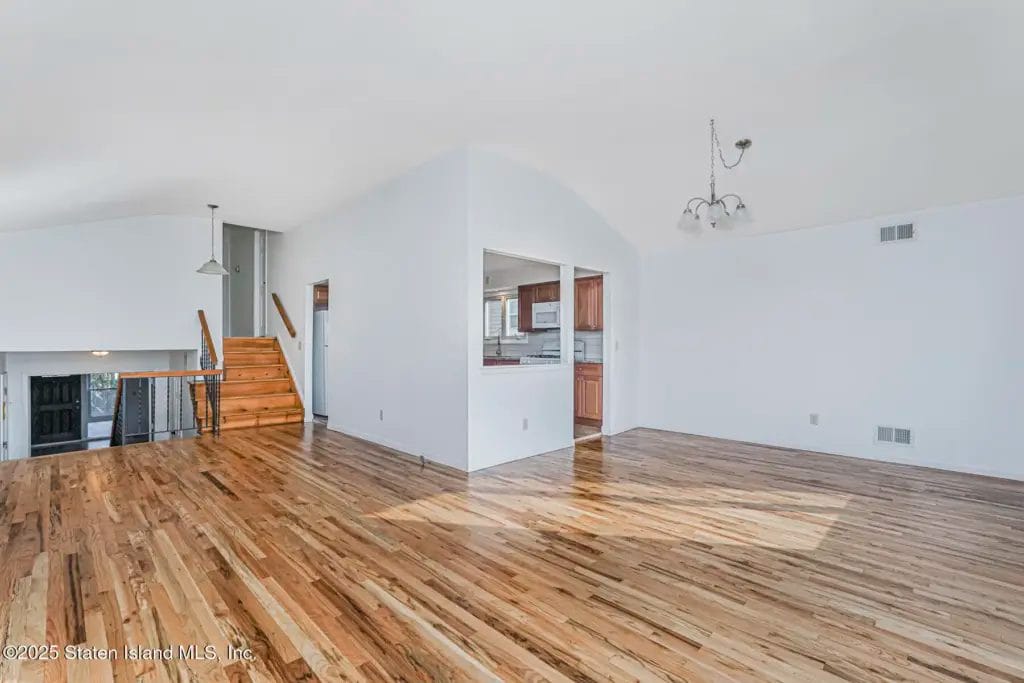 Interior of 11 Victoria Rd